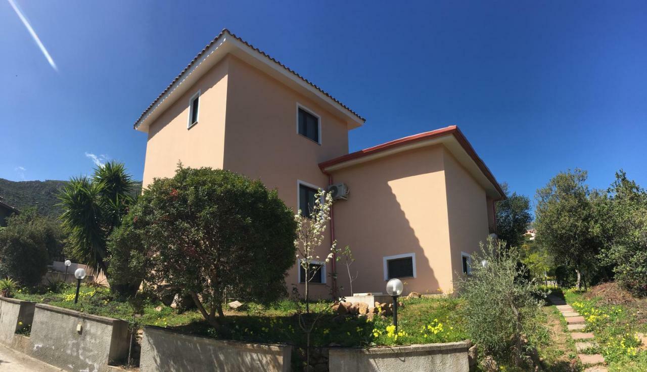 Casa Mariluka Bed and Breakfast Capoterra Exteriör bild
